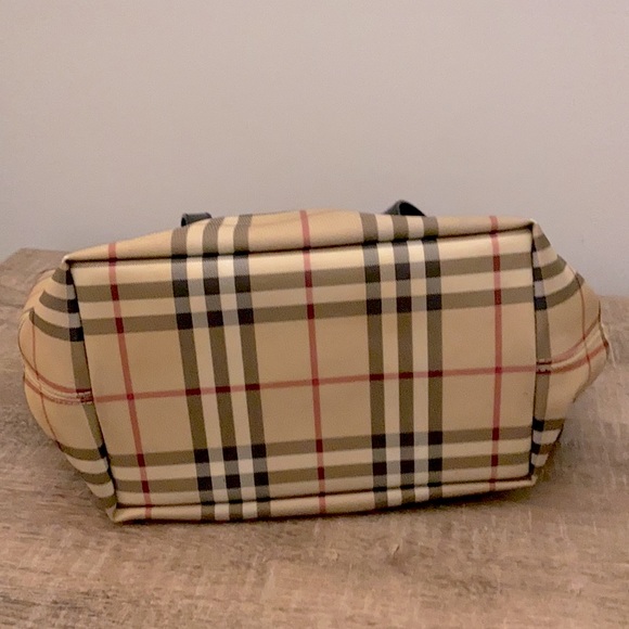 SALE❤️ NWOT Burberry Bucket Bag Shoulder Purse - Picture 4 of 7